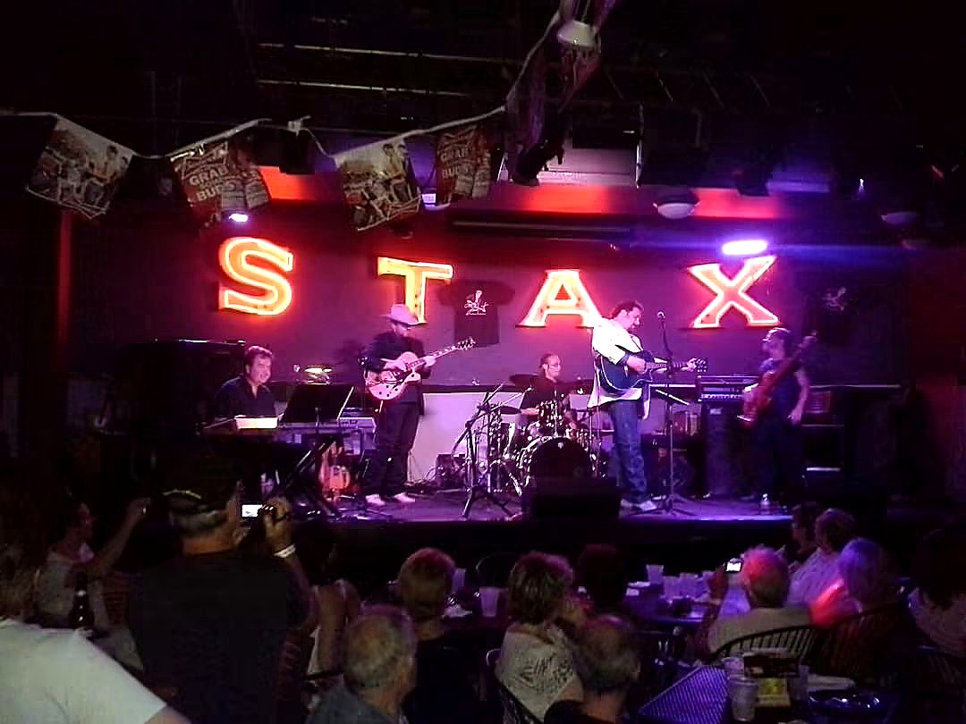 Steven and band on stage