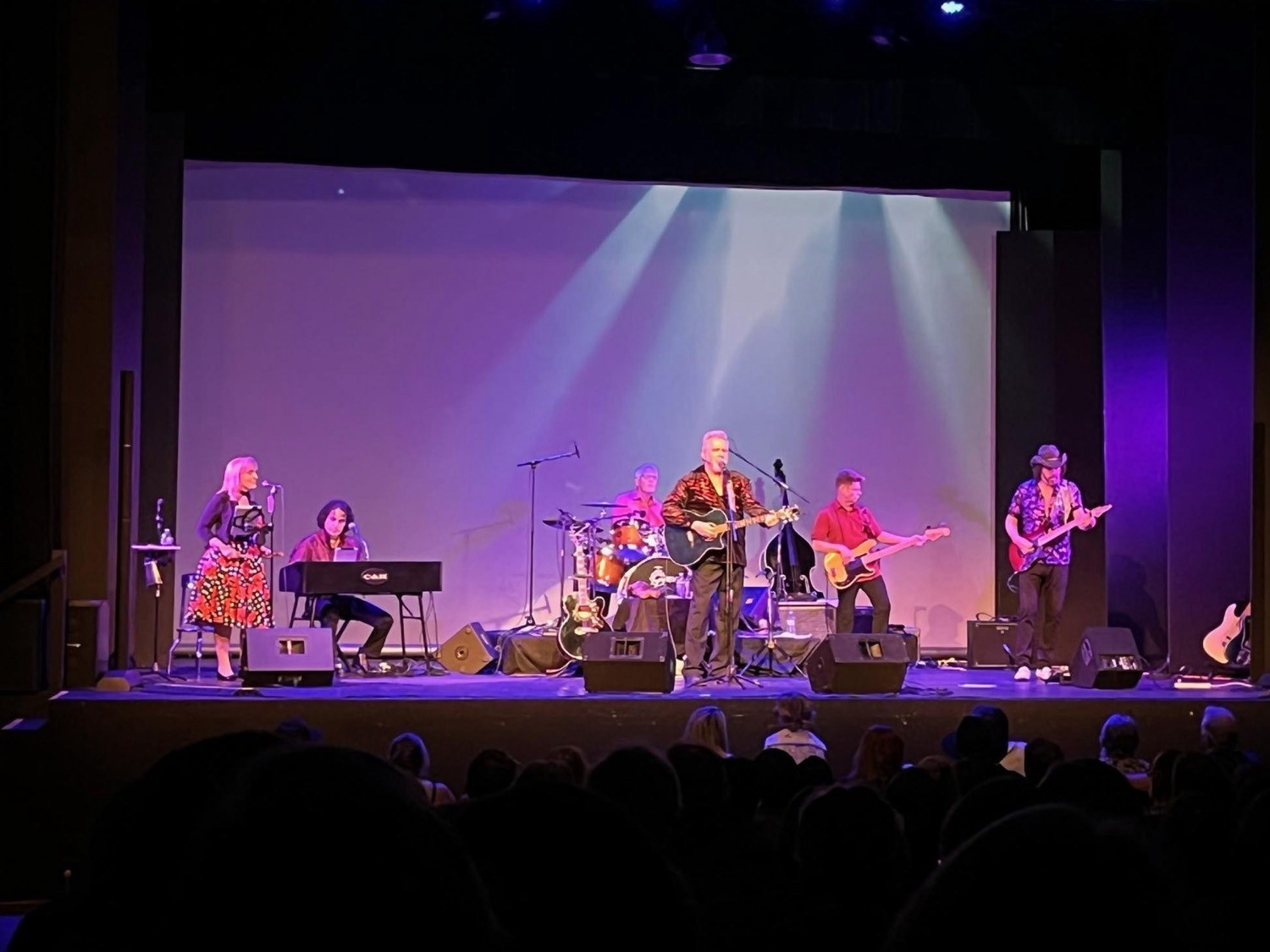 Steven Kent at center with the full band